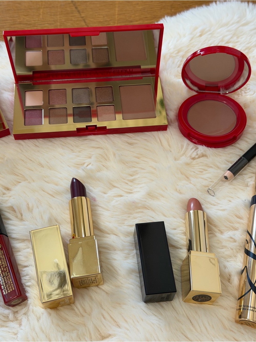 Estee Lauder Lipstick & Eye Palette Set with Pink, Berry, Red and Neutral Shades - Picture 4 of 5